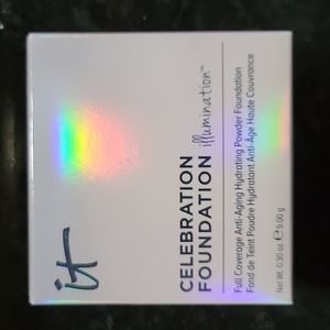 It Cosmetics Celebration Foundation Illumination in Light. New in box.